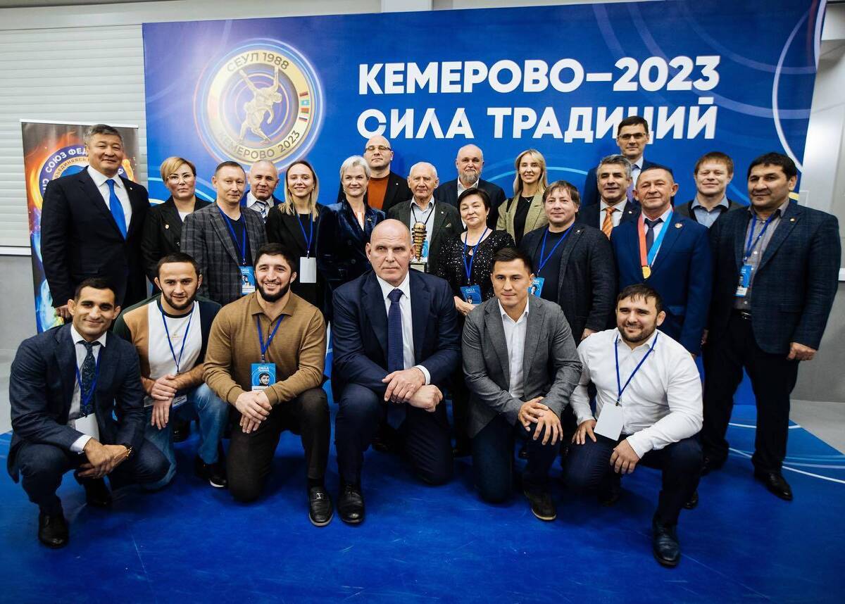 حضور بزرگان کشتی دنیا در مسابقات بین‌المللی قدرت سنت + عکس