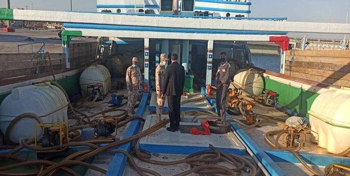 انهدام باند بزرگ قاچاق سوخت در بندرعباس/ ۱۰ قاچاقچی دستگیر شدند انهدام باند بزرگ قاچاق سوخت در بندرعباس/ ۱۰ قاچاقچی دستگیر شدند