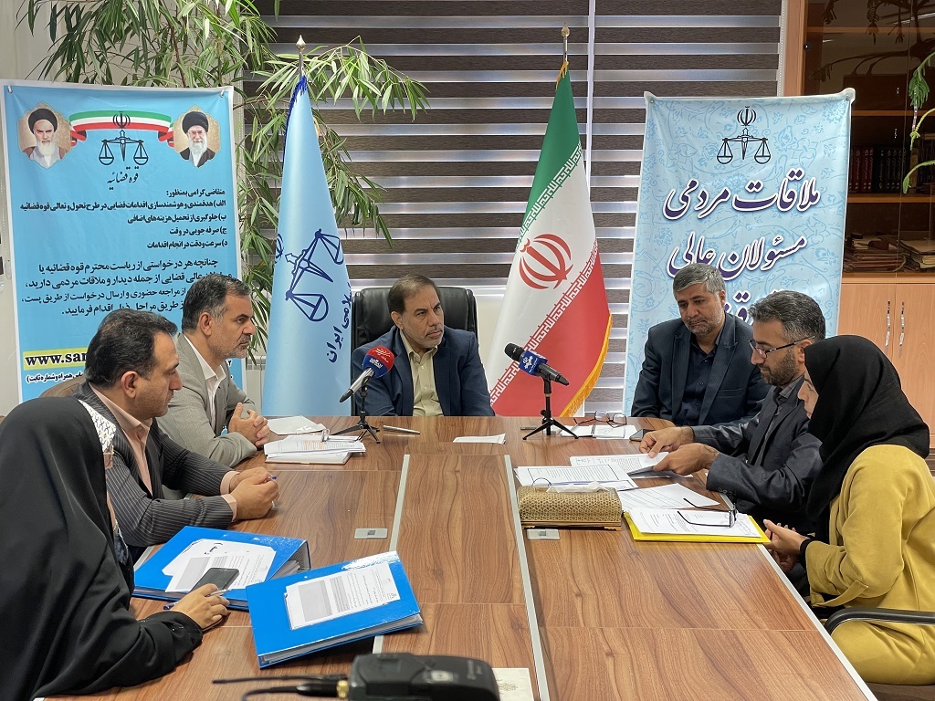 معاون اجتماعی و پیشگیری از وقوع جرم قوه قضاییه در مرکز ارتباطات مردمی قوه قضاییه به مشکلات حقوقی و قضایی ۱۰ نفر از مراجعان رسیدگی کرد/جهانگیر: ۴ قرارداد استاندارد سازی شده مشاوران املاک به زودی رونمایی می‌شود