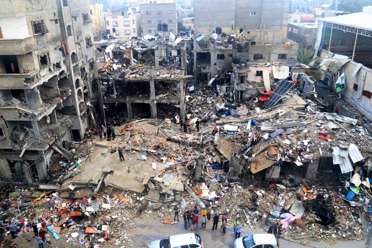 رژیم صهیونیستی محل اسکان آوارگان را در مرکز غزه هدف قرار داد/ تداوم جنایت‌‌های اشغالگران در بیمارستان الشفا