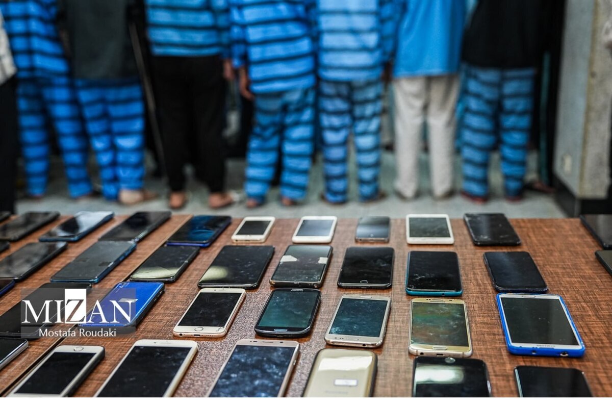 دستگیری ۳۰ موبایل‌قاپ و کشف ۲۰۵ تلفن همراه