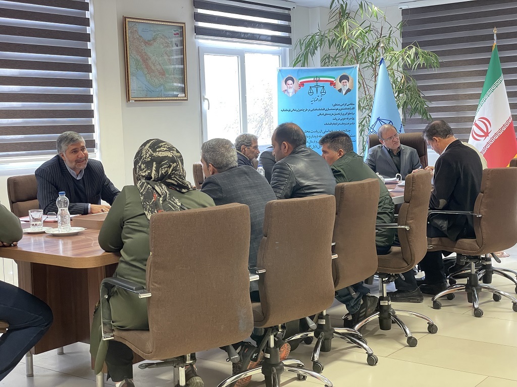 معاون قضایی رئیس کل دادگستری استان تهران و سرپرست نظارت و پیگیری در مرکز ارتباطات مردمی قوه قضاییه به مشکلات حقوقی و قضایی ۲۵ نفر از مراجعان رسیدگی کرد