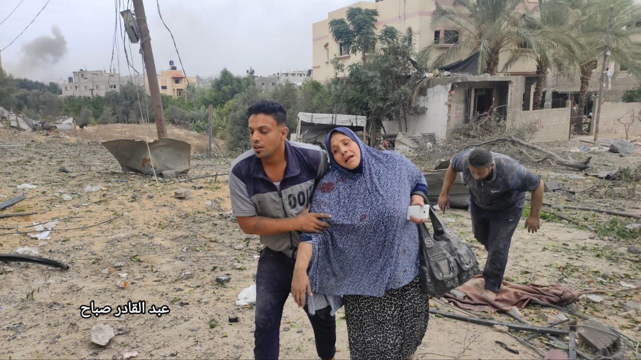 ادامه حملات رژیم صهیونیستی به مناطق مسکونی غزه/ افزایش شهدای غزه به ۷ هزار و ۳۲۶ نفر/ رژیم صهیونیستی هلاکت ۳۱۰ نظامی خود را تایید کرد