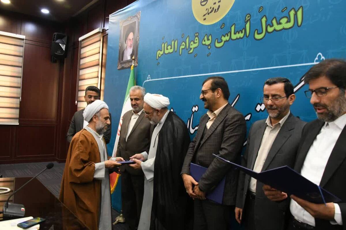 تجلیل از بازنشستگان و قضات نمونه دستگاه قضایی استان مازندران تجلیل از بازنشستگان و قضات نمونه دستگاه قضایی استان مازندران