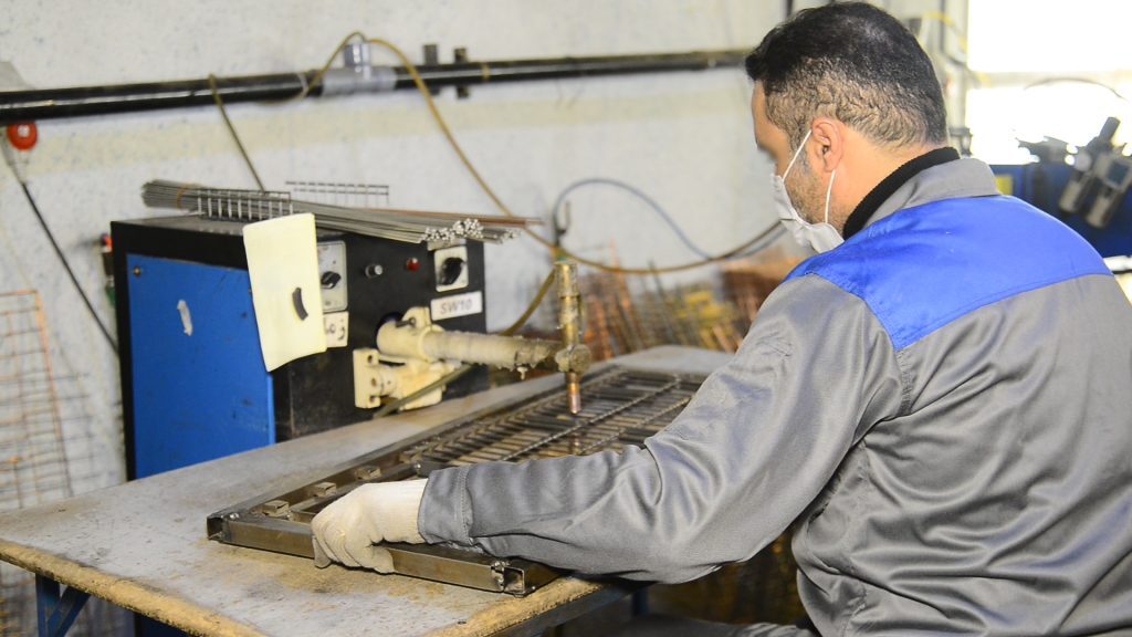 همت دستگاه قضایی برای اشتغالزایی/ ایجاد اشتغال برای هزار و ۷۰۰ نفر از زندانیان لرستانی/ راه‌اندازی بزرگترین کارگاه فرش دستباف زندانیان کشور در لرستان