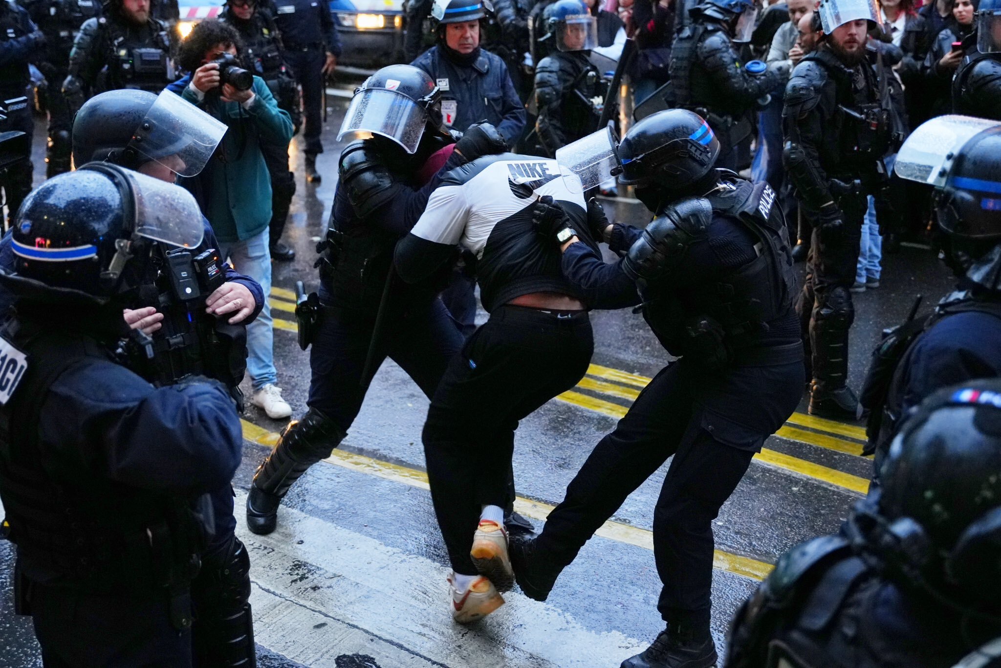 خشونت پلیس علیه اعتراضات حامی فلسطین در کشورهای غربی