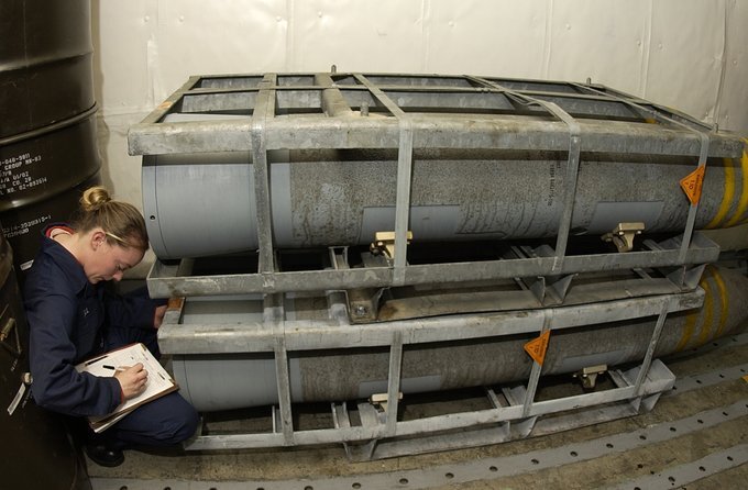 ارسال ۱۰۰ بمب سنگرشکن ۹۰۰ کیلویی آمریکا به رژیم صهیونیستی