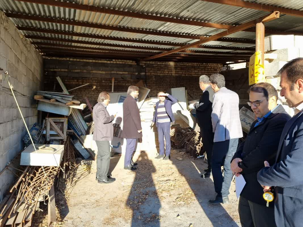 دادستان مرکز استان چهارمحال و بختیاری از انبارهای شهرداری شهرکرد بازدید کرد دادستان مرکز استان چهارمحال و بختیاری از انبارهای شهرداری شهرکرد بازدید کرد
