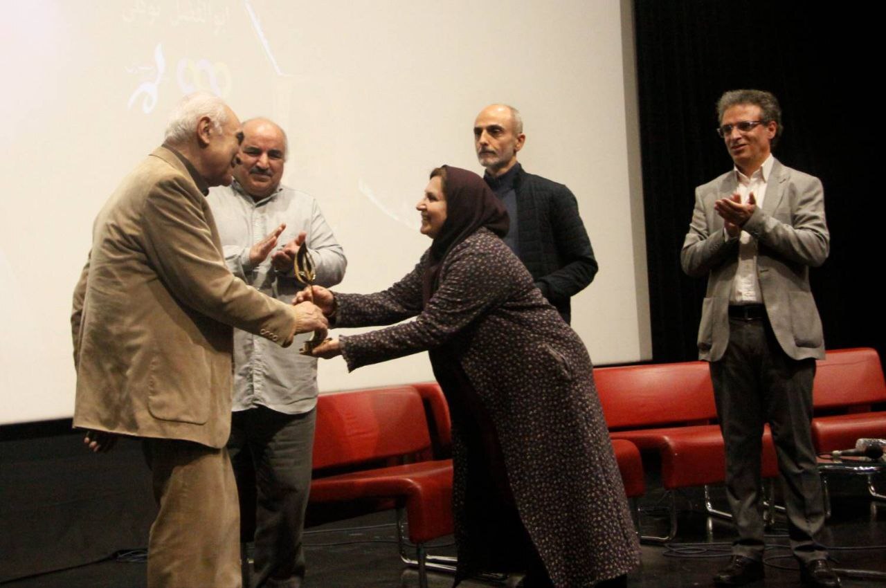  پاسداشت «مرد لبخند» در فرهنگسرای اسباران/ پرتره رعفت هاشم پور رونمایی شد