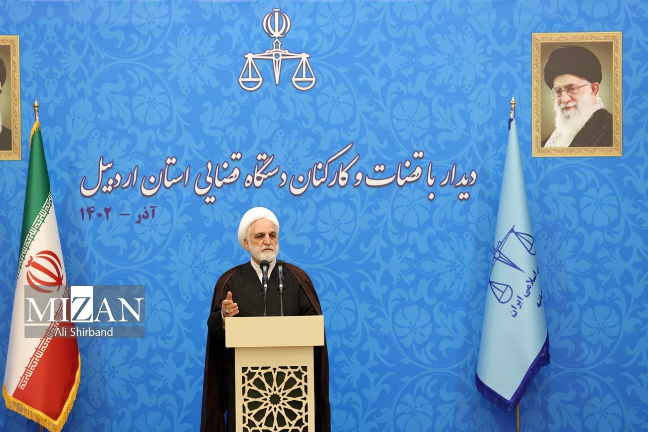 حضور رئیس قوه قضاییه در دانشگاه محقق اردبیلی در روز دانشجو/ تبیین و تشریح موضوعات و پرونده‌هایی نظیر «واردات نهاده‌های دامی» و «چای دبش» برای دانشجویان توسط رئیس عدلیه