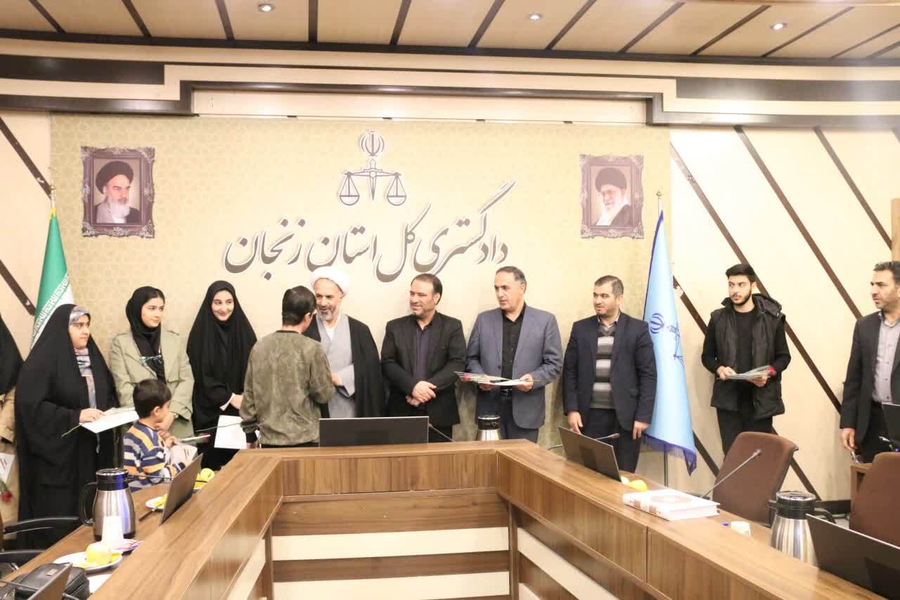 رئیس کل دادگستری زنجان: با اجرای قانون جدید، شوراهای حل اختلاف منحل نخواهند شد، بلکه شکل، حدود و صلاحیتها تغییر خواهد کرد. رئیس کل دادگستری زنجان: با اجرای قانون جدید، شوراهای حل اختلاف منحل نخواهند شد، بلکه شکل، حدود و صلاحیتها تغییر خواهد کرد.