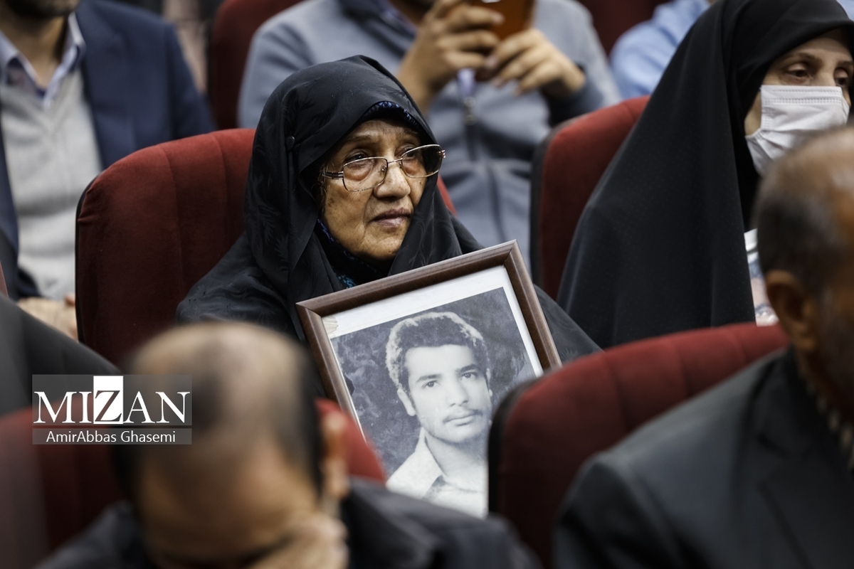 مادر شهید ترور: آمریکا حامی منافقین است