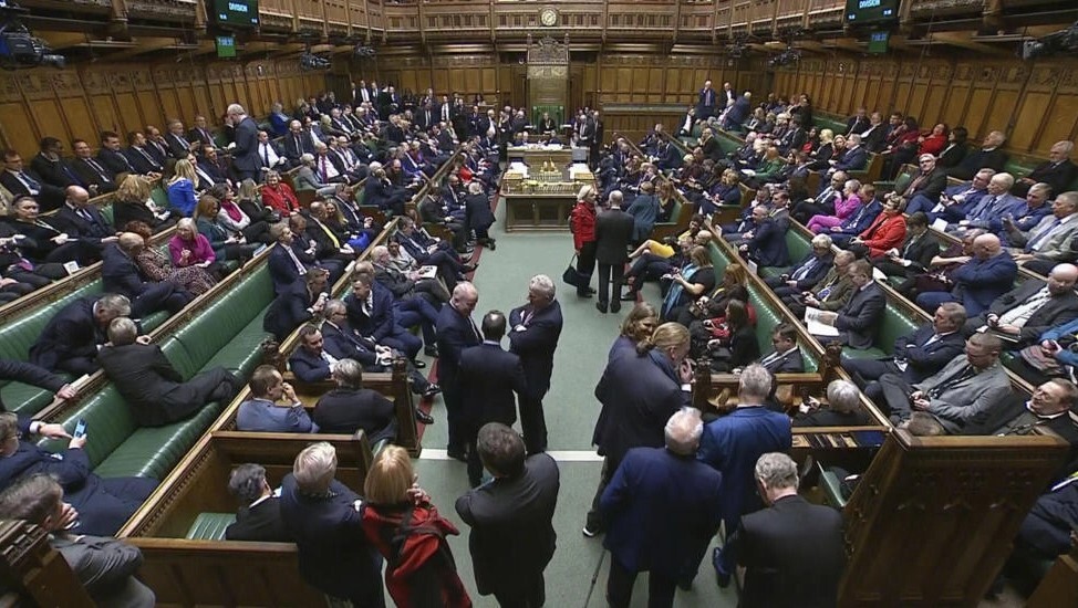 چشم‌انداز تار سیاست‌های ضد مهاجرتی انگلیس؛ از تصویب روآندای جدید تا مرگ یک پناهجو در زندان شناور