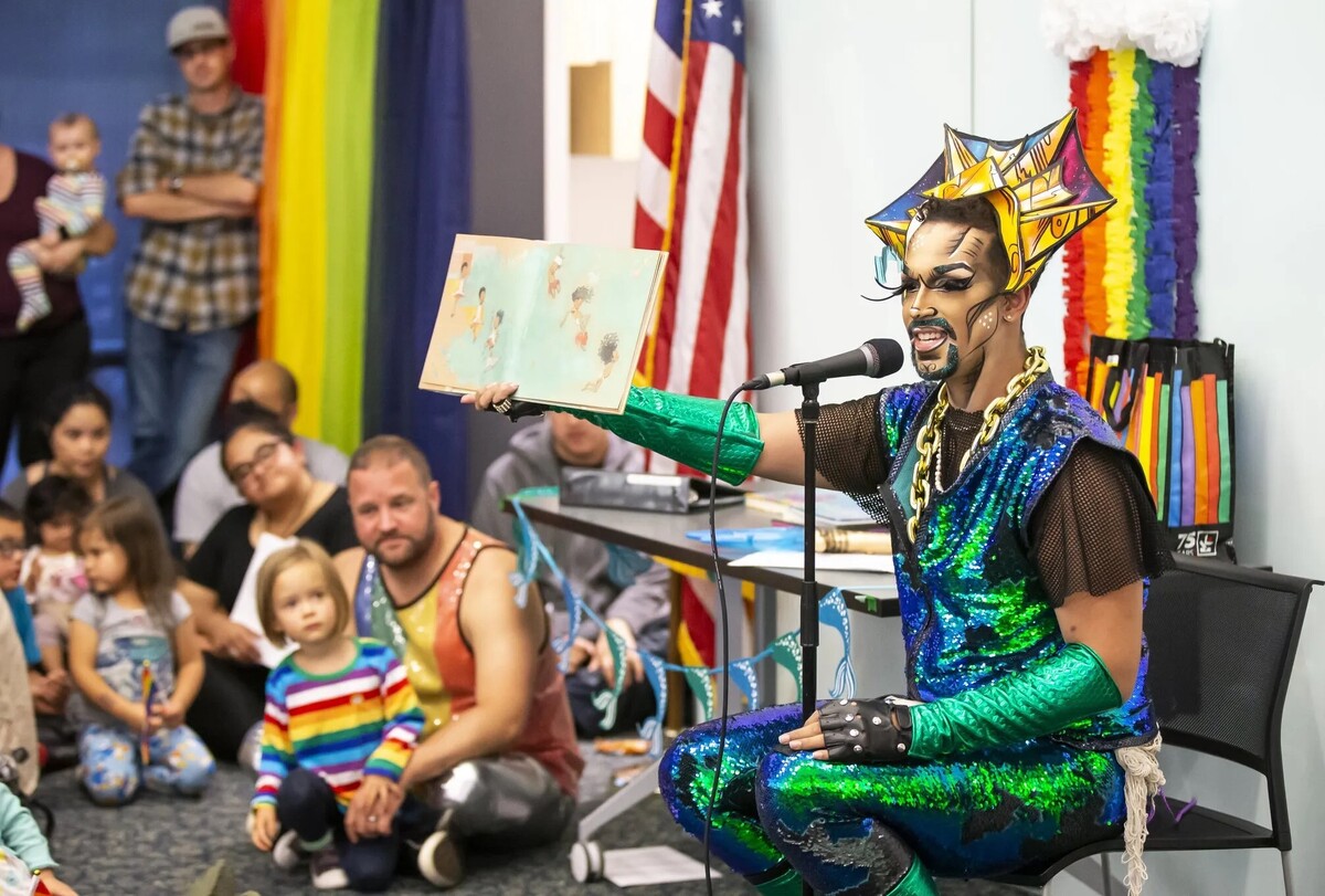 حمایت همه‌جانبه بایدن از انحرافات جنسی/ برگزاری برنامه غیراخلاقی ویژه کودکان ۶ ساله