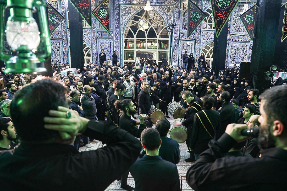 وداع مردم تهران با پیکرهای پاک ۱۱۰ شهید گمنام دفاع مقدس وداع مردم تهران با پیکرهای پاک ۱۱۰ شهید گمنام دفاع مقدس