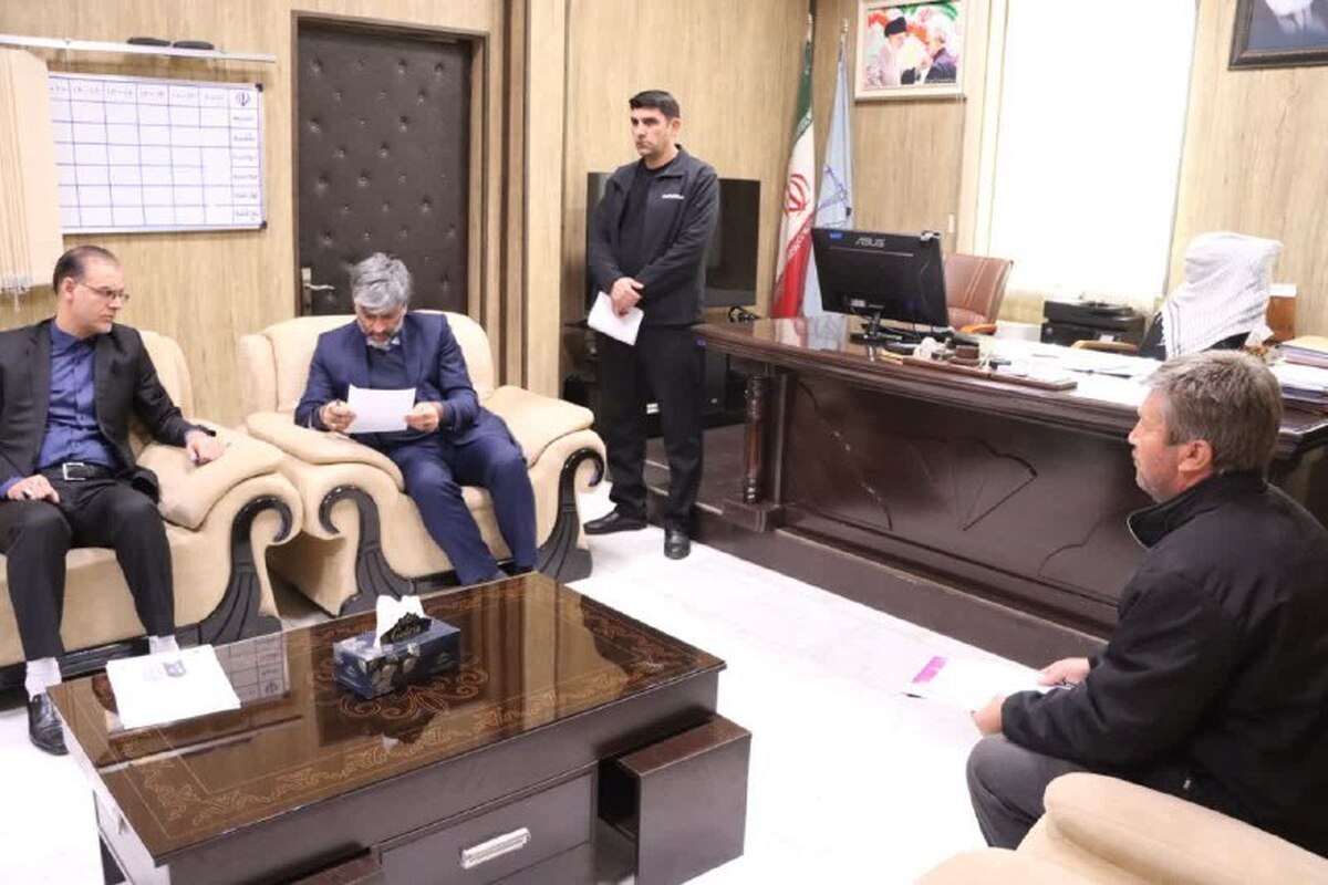 رئیس کل دادگستری آذربایجان غربی به مشکلات ۲۰ نفر از مراجعان رسیدگی کرد رئیس کل دادگستری آذربایجان غربی به مشکلات ۲۰ نفر از مراجعان رسیدگی کرد