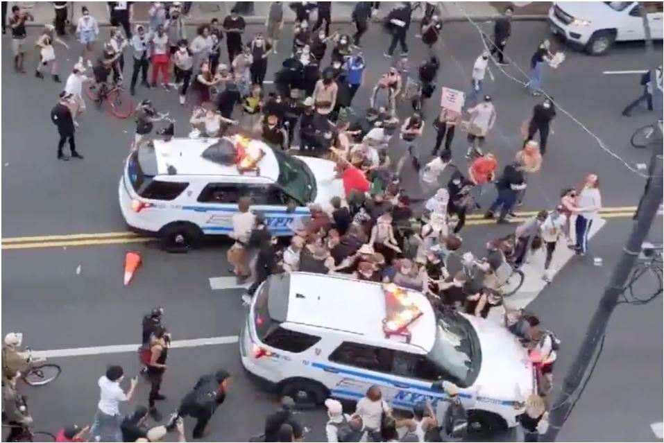 خودداری سیستم قضایی آمریکا از پیگیری جرایم پلیس