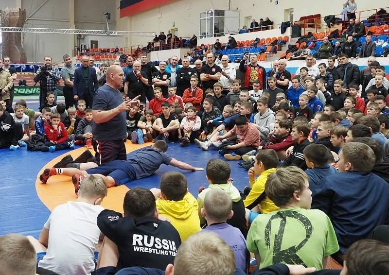 ۴ خبر کوتاه از کشتی جهان| بازگشت قهرمان سنگین‎وزن المپیک به تشک و برگزاری کلاس کارشناسی توسط کارلین افسانه‌ای