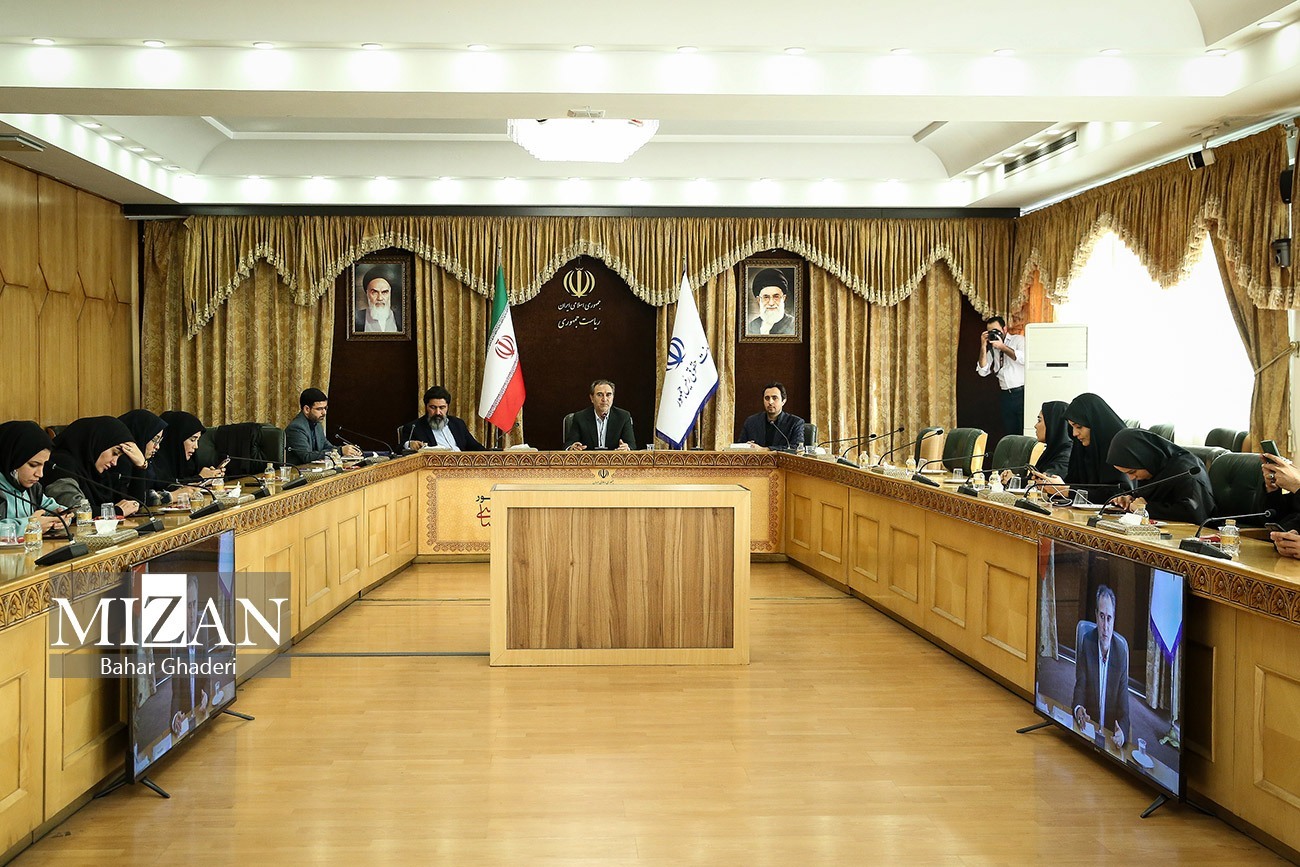 تنها راه‌‌حل مشکلات کشور توجه به اصول قانون اساسی است/ تصویب لایحه «نحوه برگزاری تجمعات و راهپیمایی‌ها» در دولت