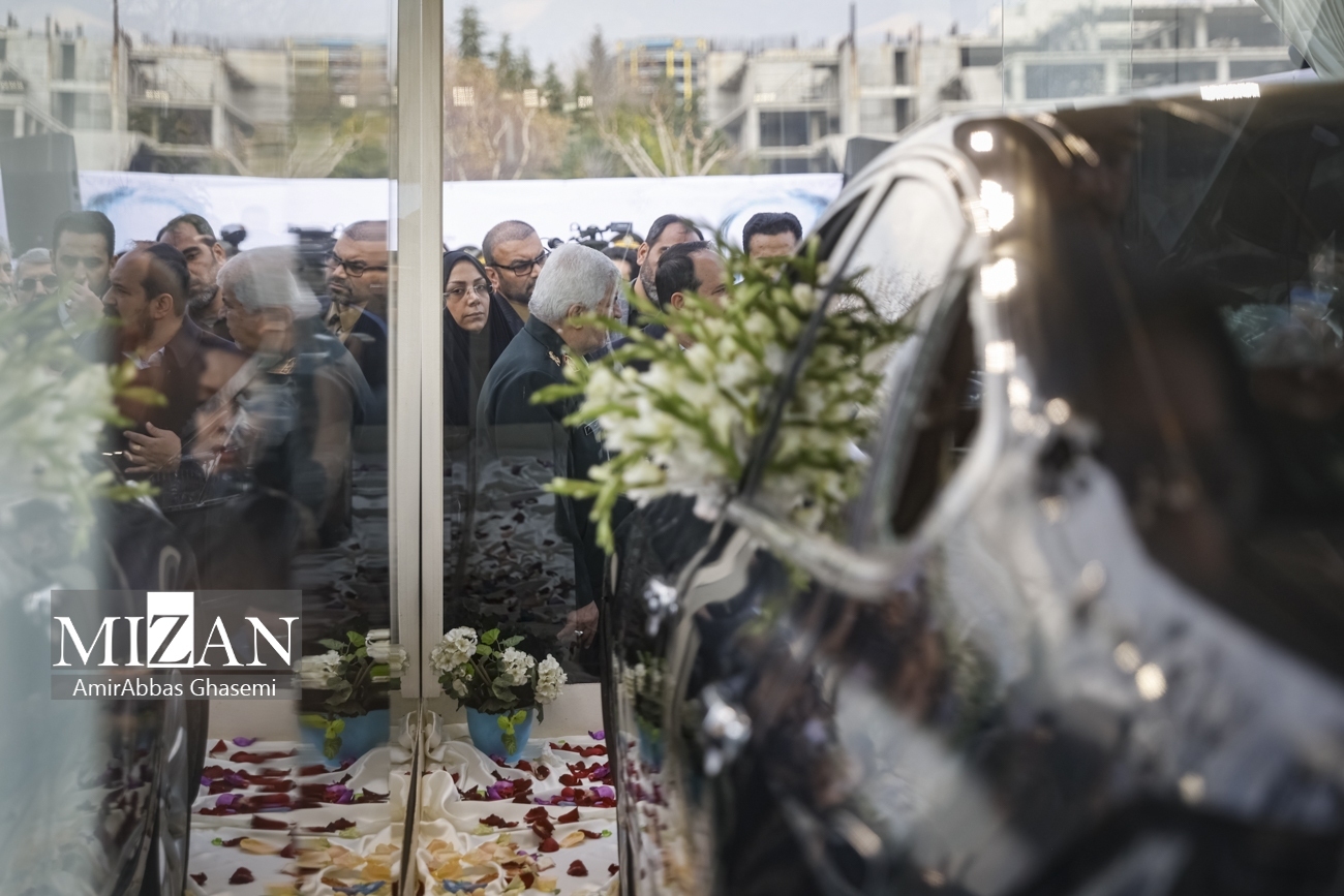 مراسم رونمایی از خودروی شهید «فخریزاده» برگزار شد مراسم رونمایی از خودروی شهید «فخریزاده» برگزار شد