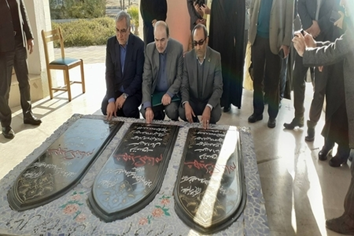 وزیر بهداشت به کاشان سفر کرد