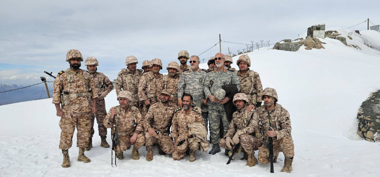 دیدار و سرکشی عیدانه فرمانده نیروی زمینی سپاه از رزمندگان مستقر در مرز‌های کشور