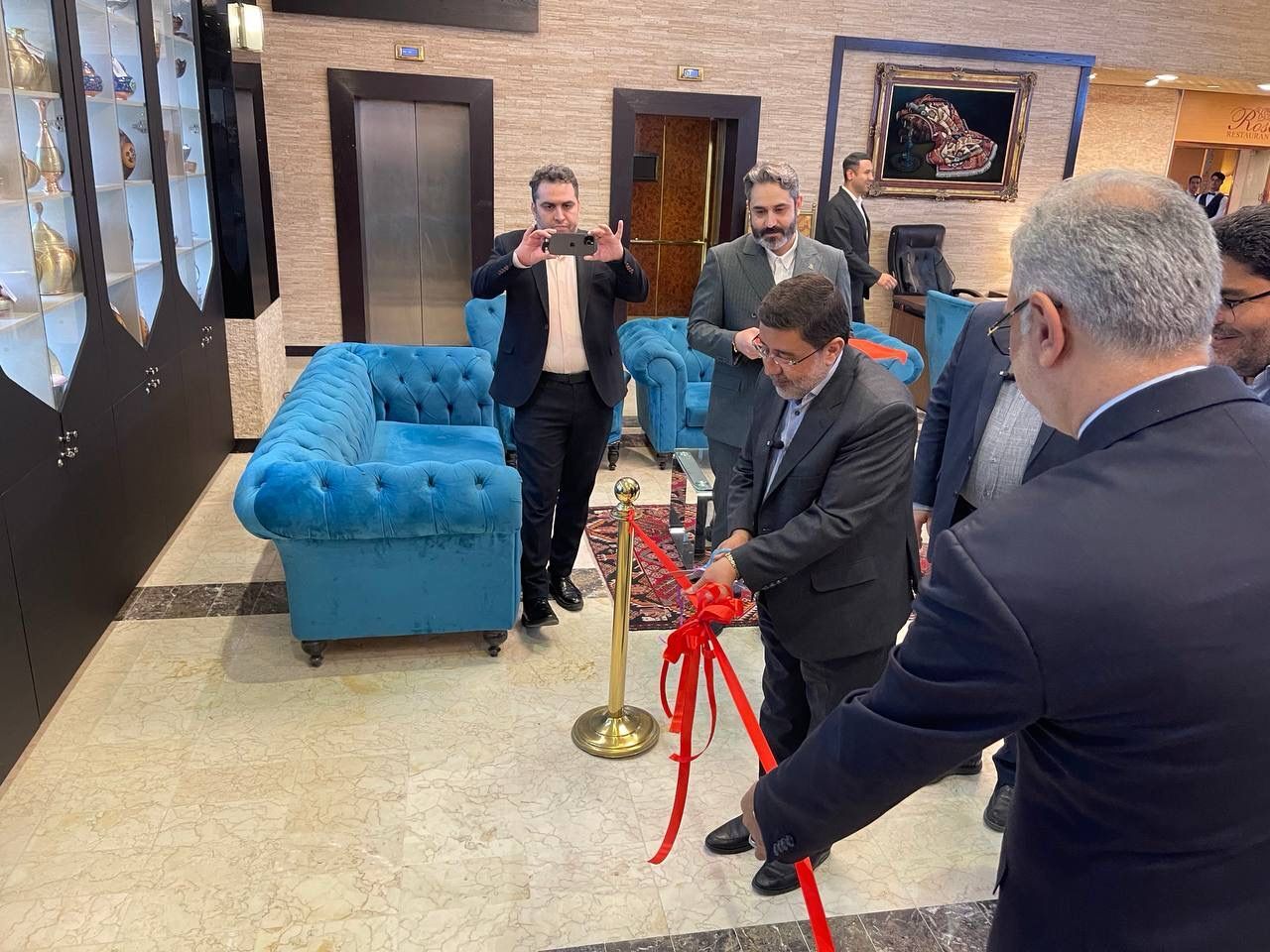 اجرای طرح عرضه مستقیم صنایع دستی مددجویان زندان‌ها به میهمانان خارجی در هتل‌ها