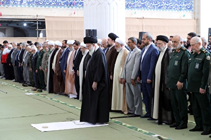 اقامه نماز عید فطر به امامت رهبر انقلاب اسلامی