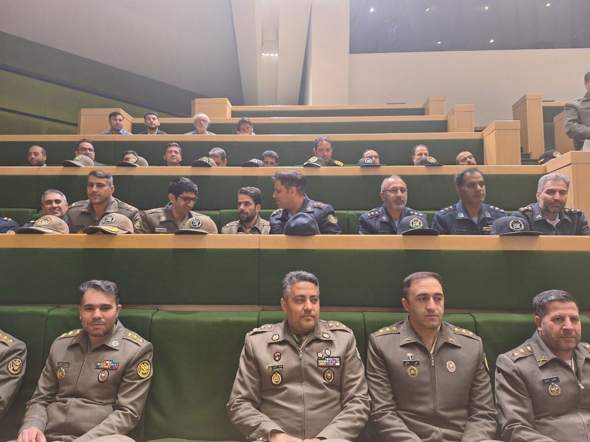 حضور جمعی از فرماندهان دلاور و مدیران ارشد ستاد ارتش جمهوری اسلامی ایران در صحن علنی
