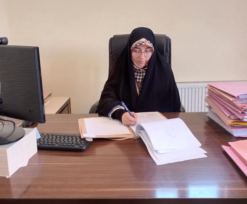 فراز و نشیب‌های زندگی جوانترین قاضی زن استان اردبیل/ از آرزوی دبیر الهیات تا رسیدن به مقام قضاوت/ قاضی باقری: بیشتر مراجعان مرا آقای قاضی خطاب می‌کنند!