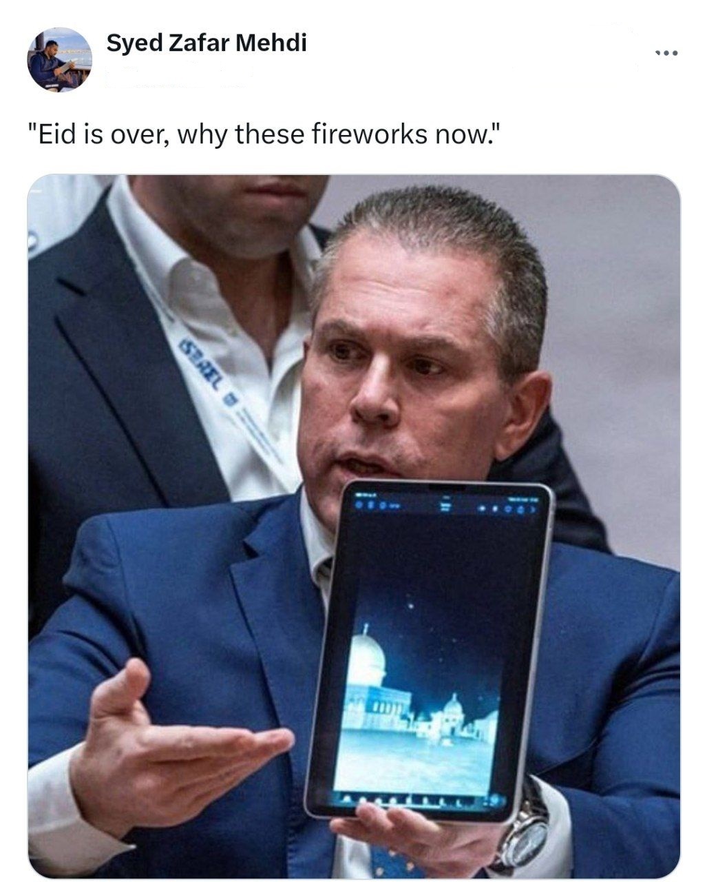 عکس، آجر یا پلاکارد؛ تلاش نماینده‌‌ رژیم صهیونیستی برای انحراف افکار عمومی