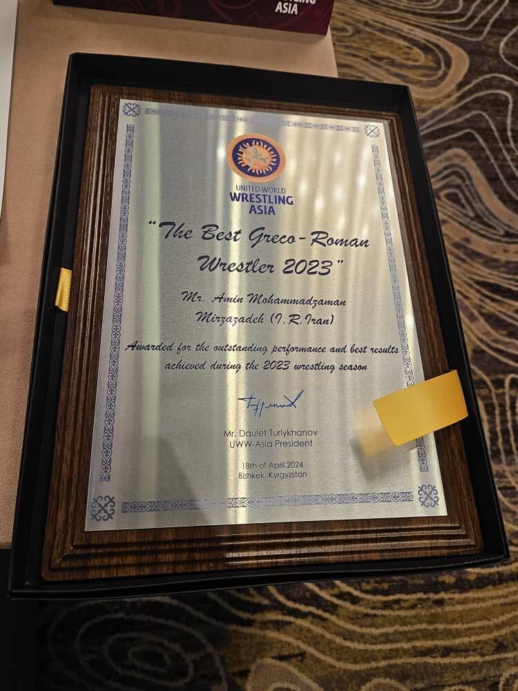 امین میرزازاده برترین فرنگی‌کار سال آسیا شد