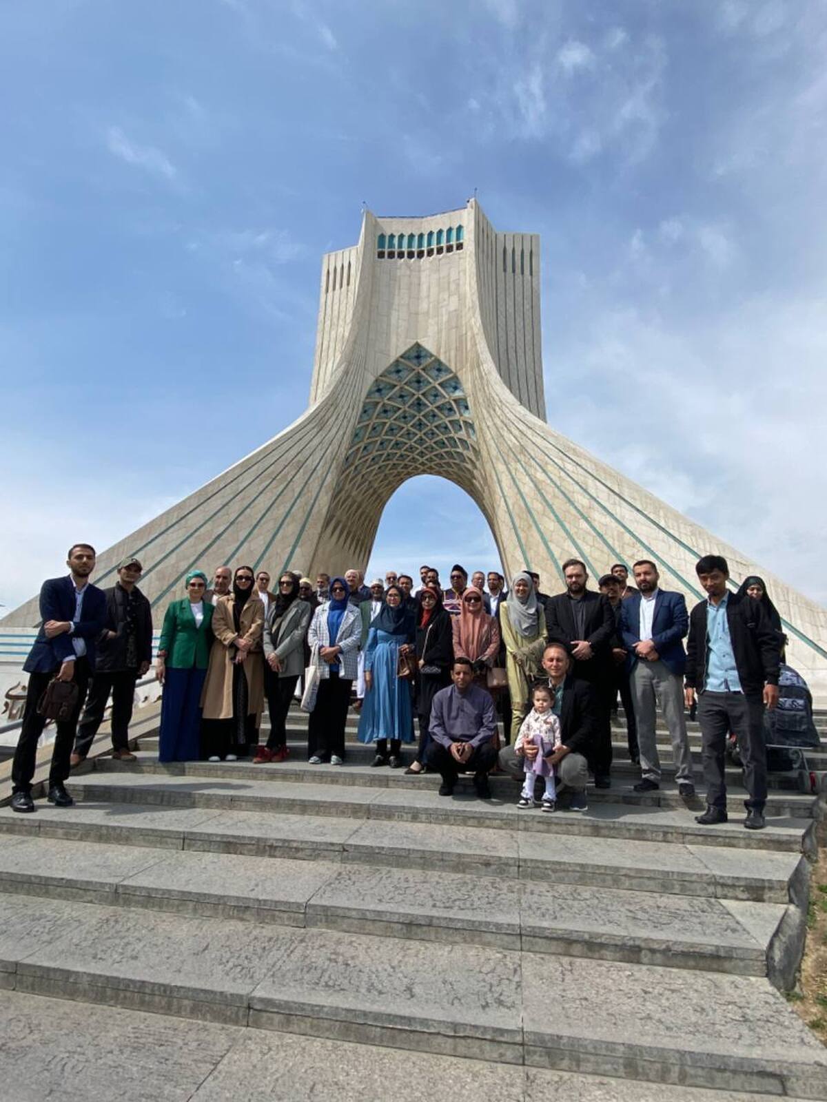 بازدید میهمانان نمایشگاه بین‌المللی قرآن از برج آزادی