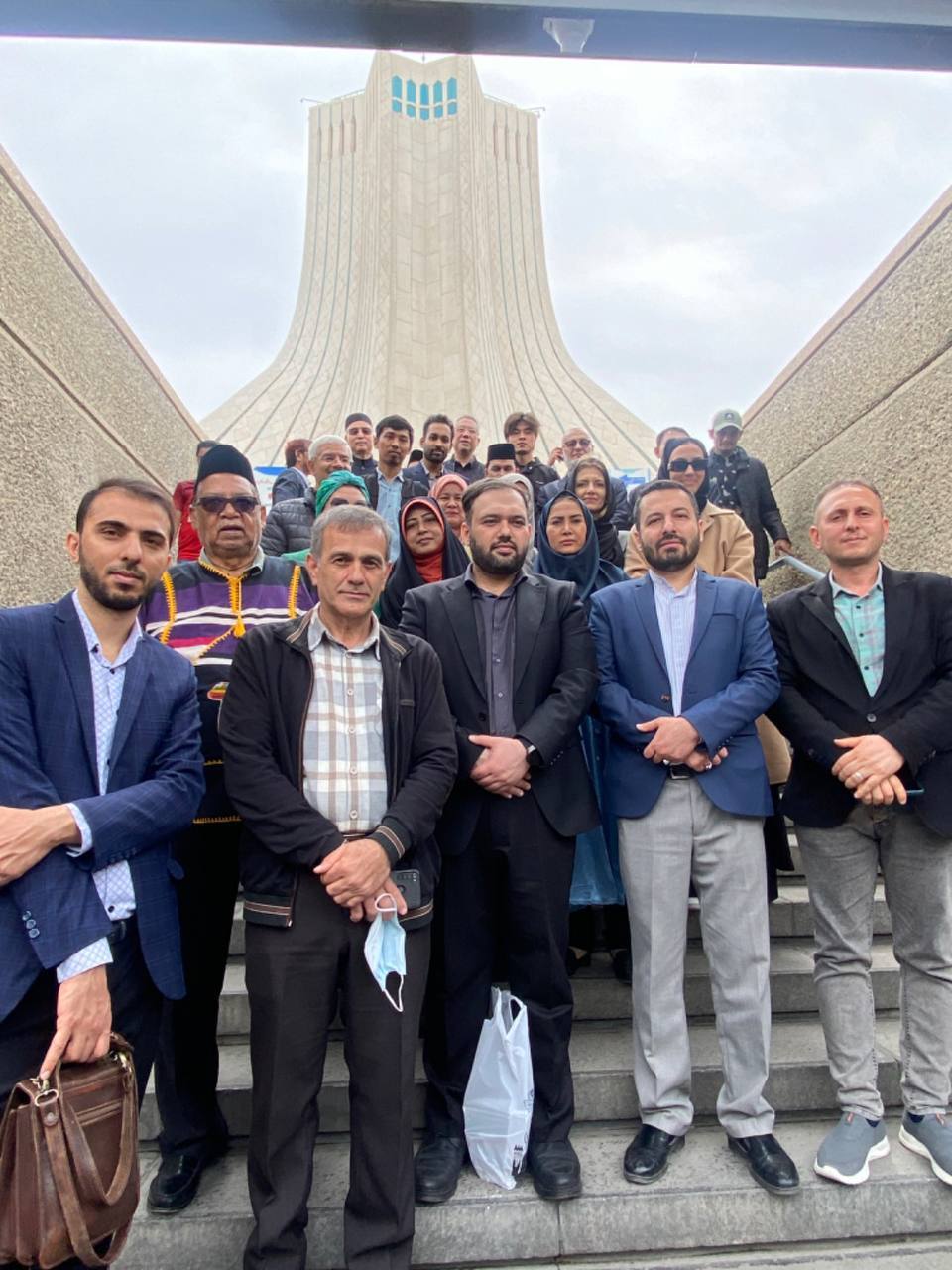 بازدید میهمانان نمایشگاه بینالمللی قرآن از برج آزادی بازدید میهمانان نمایشگاه بینالمللی قرآن از برج آزادی