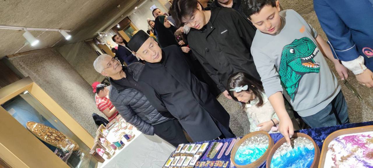 بازدید میهمانان نمایشگاه بینالمللی قرآن از برج آزادی بازدید میهمانان نمایشگاه بینالمللی قرآن از برج آزادی