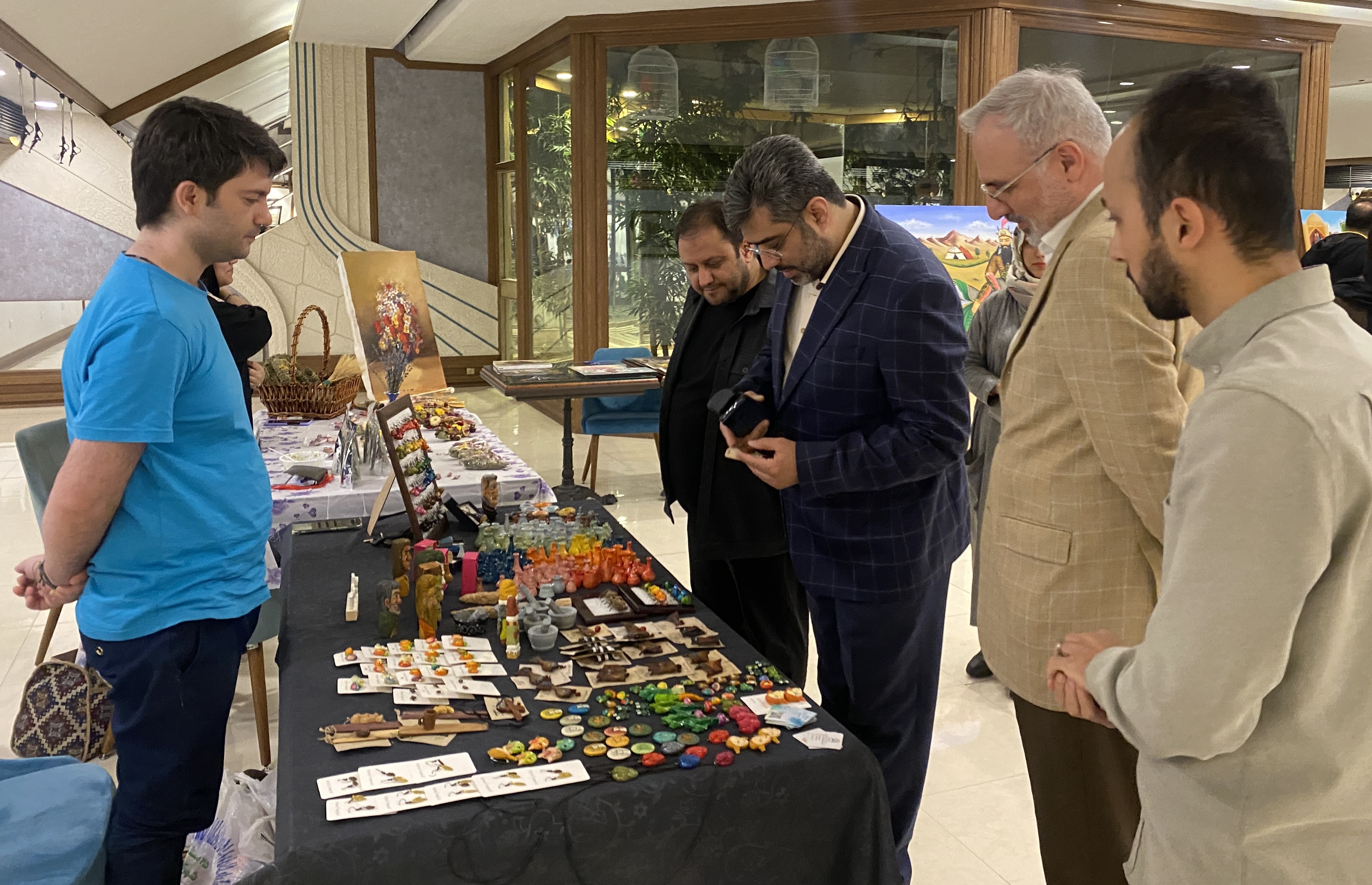 بازدید مدیرعامل بنیاد رودکی از جشنواره نوروزی برج آزادی بازدید مدیرعامل بنیاد رودکی از جشنواره نوروزی برج آزادی