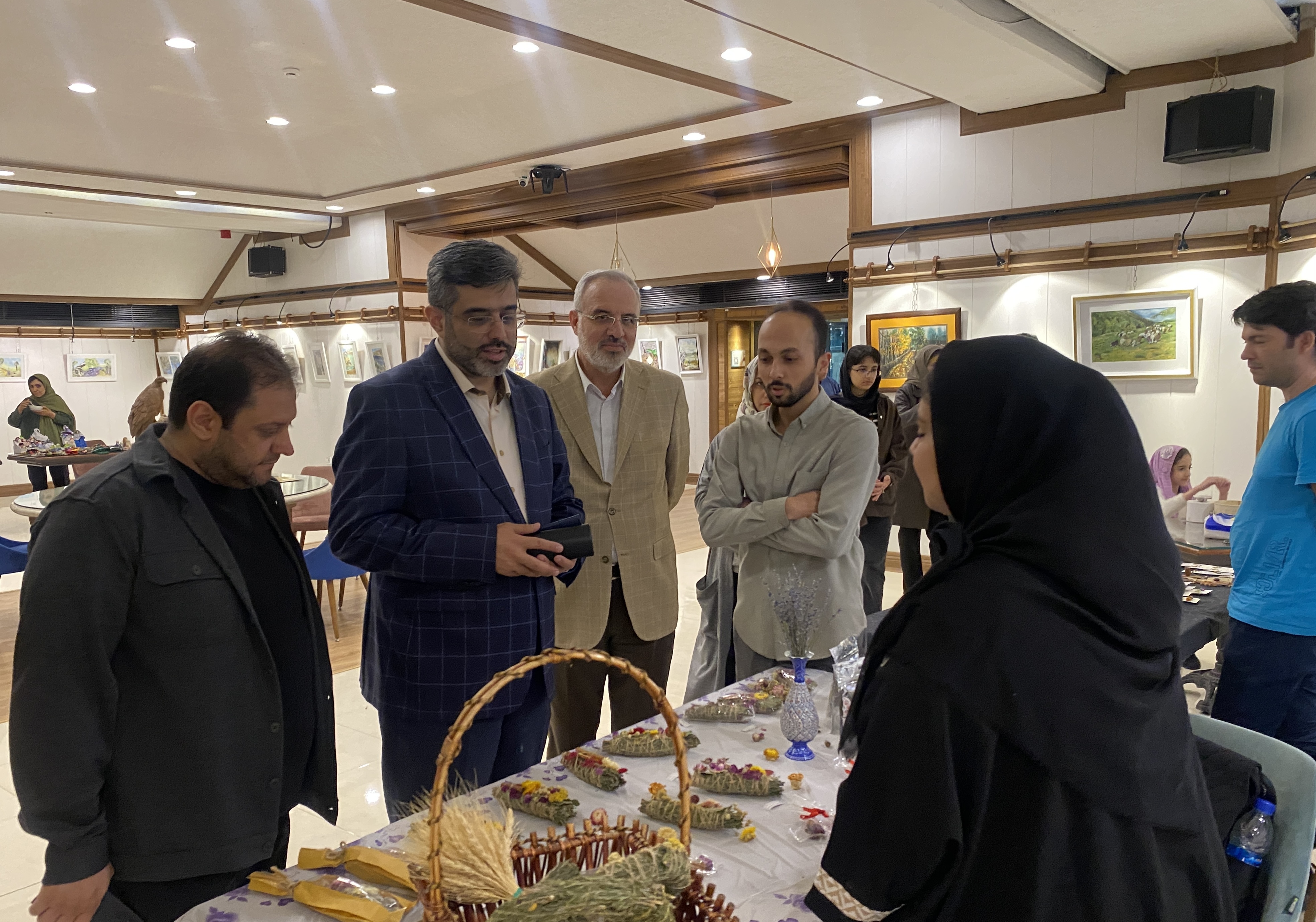 بازدید مدیرعامل بنیاد رودکی از جشنواره نوروزی برج آزادی بازدید مدیرعامل بنیاد رودکی از جشنواره نوروزی برج آزادی