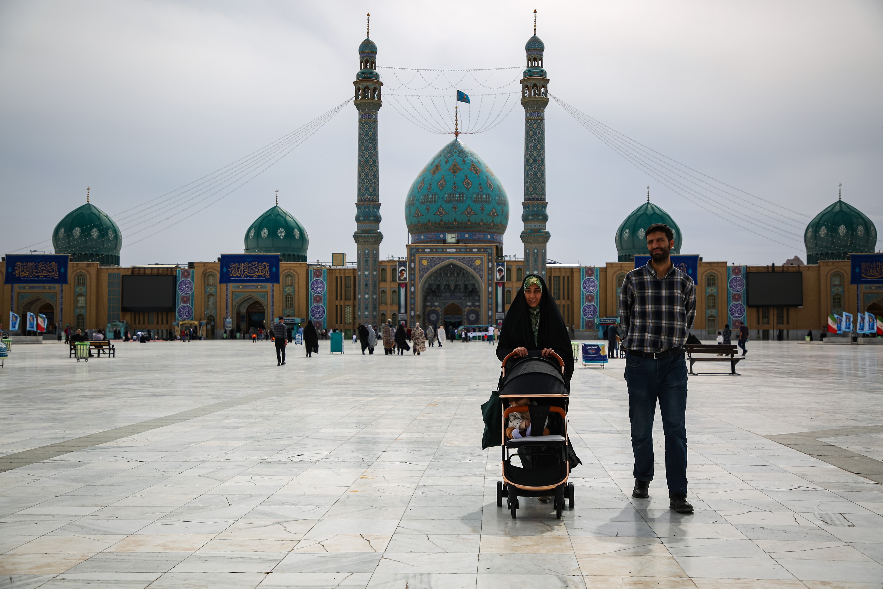 حال و هوای نوروزی زائران در مسجد مقدس جمکران حال و هوای نوروزی زائران در مسجد مقدس جمکران