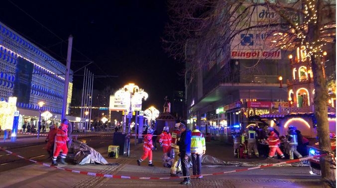 واکنش‌ها به ورود خودرو به میان جمعیت در بازار کریسمس آلمان