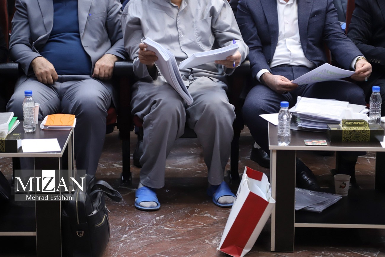 یازدهمین جلسه رسیدگی به پرونده چای دبش برگزار شد/ تاکید قاضی بر اهمیت مبارزه با عواید ناشی از جرم در پروندههای اقتصادی یازدهمین جلسه رسیدگی به پرونده چای دبش برگزار شد/ تاکید قاضی بر اهمیت مبارزه با عواید ناشی از جرم در پروندههای اقتصادی