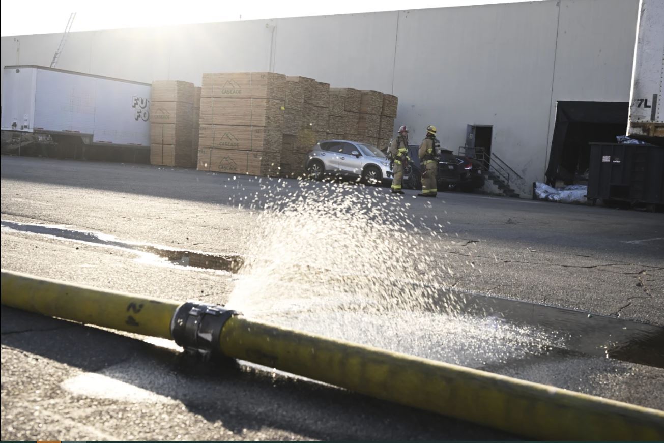 برحورد هواپیمای سبک با ساختمانی در کالیفرنیا؛ ۲ کشته و ۱۸ مجروح برحورد هواپیمای سبک با ساختمانی در کالیفرنیا؛ ۲ کشته و ۱۸ مجروح