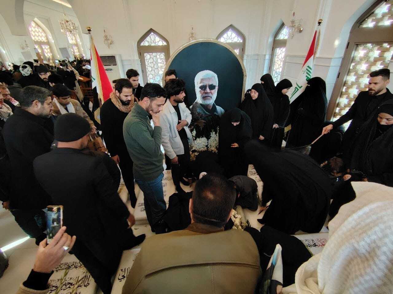 مراسم سالروز شهادت سردار سلیمانی و ابومهدی المهندس در شهرهای عراق برگزار شد