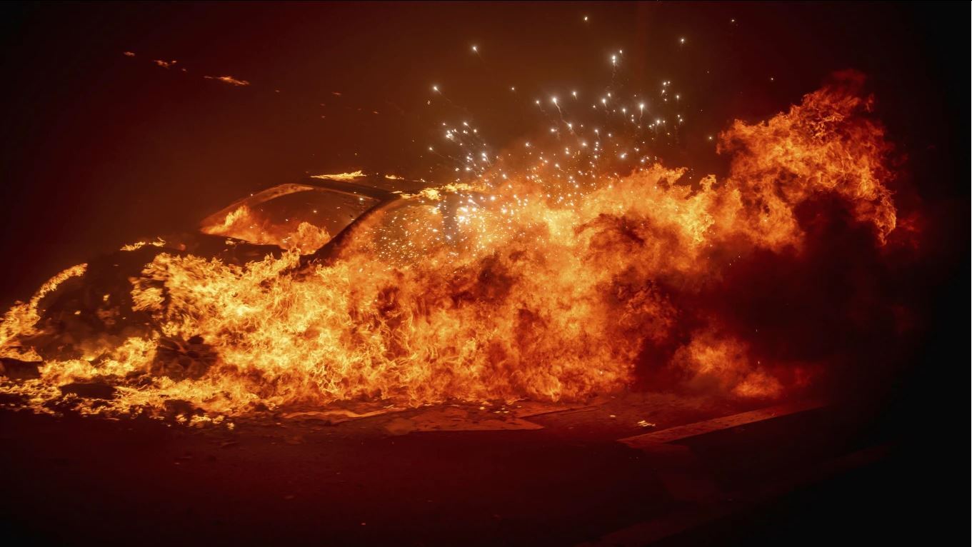 آتشسوزی گسترده در لسآنجلس؛ هزاران نفر دستور تخلیه دریافت کردند آتشسوزی گسترده در لسآنجلس؛ هزاران نفر دستور تخلیه دریافت کردند