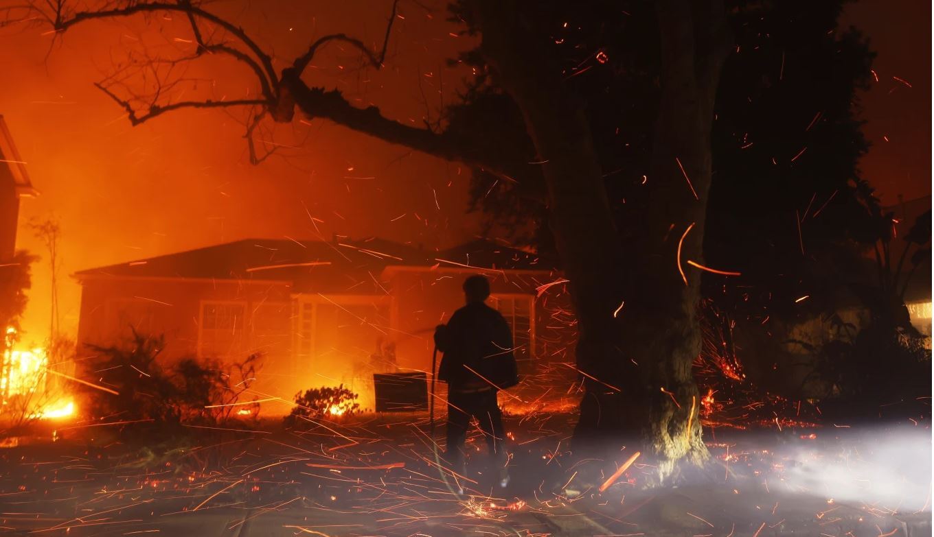 آتشسوزی گسترده در لسآنجلس؛ هزاران نفر دستور تخلیه دریافت کردند آتشسوزی گسترده در لسآنجلس؛ هزاران نفر دستور تخلیه دریافت کردند