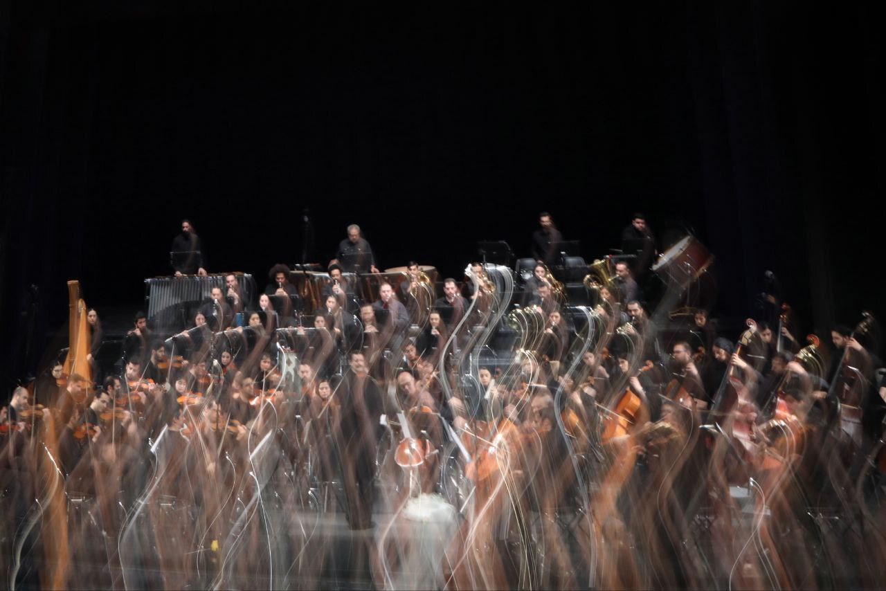 شب خوش «سرزمینهای سپید» در تالار وحدت/ ارکستر سمفونیک تهران با رهبری حامد گارسچی روی صحنه رفت شب خوش «سرزمینهای سپید» در تالار وحدت/ ارکستر سمفونیک تهران با رهبری حامد گارسچی روی صحنه رفت