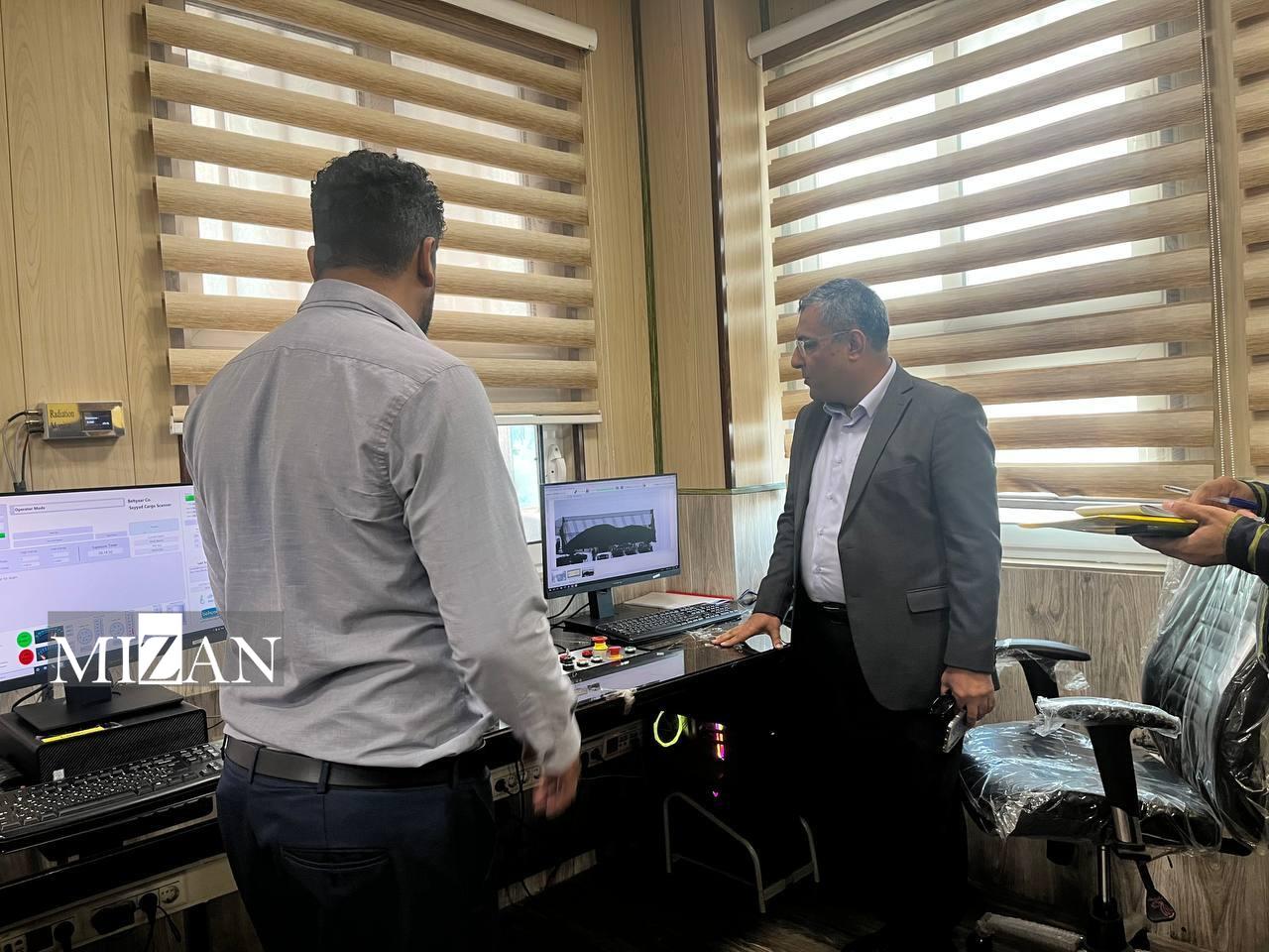 یک روز کاری در گمرک شهید رجایی/ از نشستن پای مشکلات صاحبان کالا تا دغدغه کارگزاران گمرکی یک روز کاری در گمرک شهید رجایی/ از نشستن پای مشکلات صاحبان کالا تا دغدغه کارگزاران گمرکی