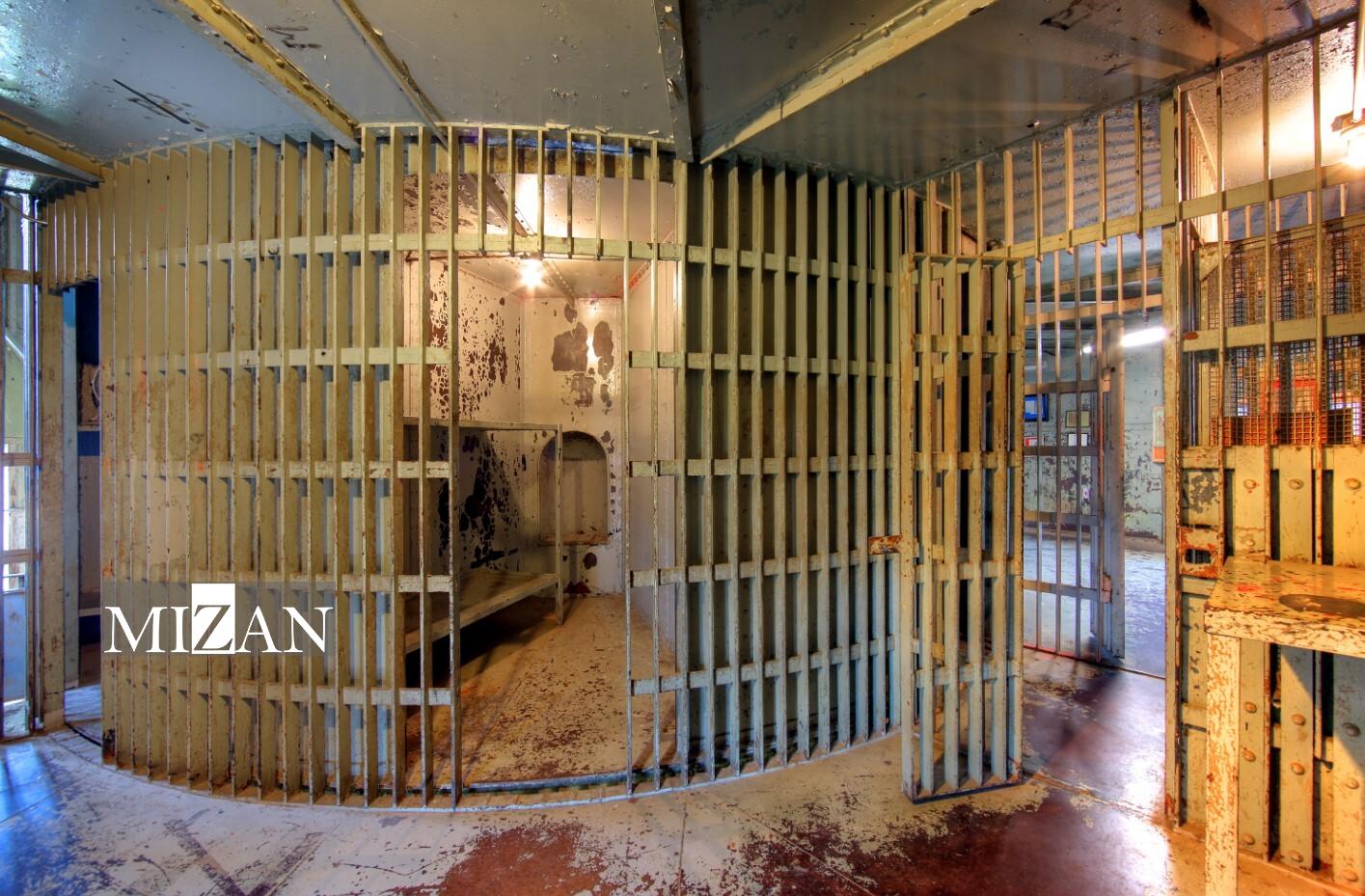 قفسهای نگهداری در زندانهای بزرگترین زندانبان جهان قفسهای نگهداری در زندانهای بزرگترین زندانبان جهان