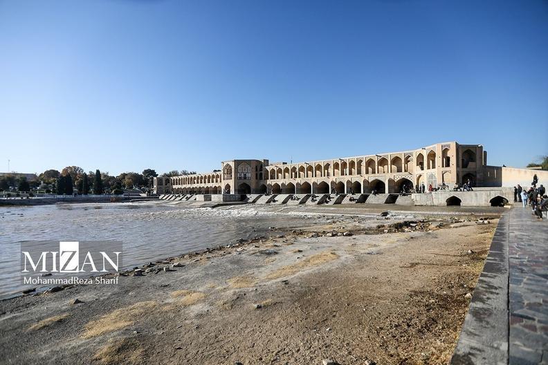 دستور رئیس قوه قضاییه برای مقابله ریشه‌ای و تخصصی با موضوع قاچاق سوخت/ صدور سند مالکیت پایگاه نیروی دریایی کنارک/ دستگیری آزارگر زنان سنندجی