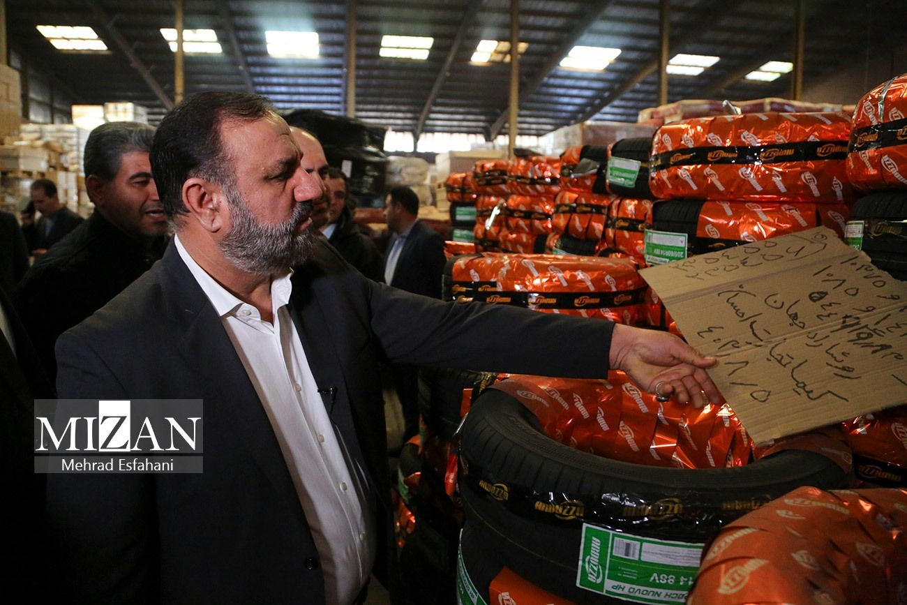 دادستان تهران از گمرک تهران و سازمان جمع آوری و فروش اموال تملیکی تهران بازدید کرد/تعیین تکلیف ۲۱ هزار ردیف کالایی به ارزش ۱۳۴ هزار میلیارد ریال در ۹ ماهه سال جاری با پیگیری دادستانی / ترخیص هزار و ۱۵۶ کیلوگرم پانسمان تخصصی بیماران پروانه‌ای / فروش ۱۳۵۰۰ تن از محموله‌های چای دبش با پیگیری دادستانی تهران/ ۳ هزار و ۷۰۰ کشنده از گمرک تهران ترخیص شدند