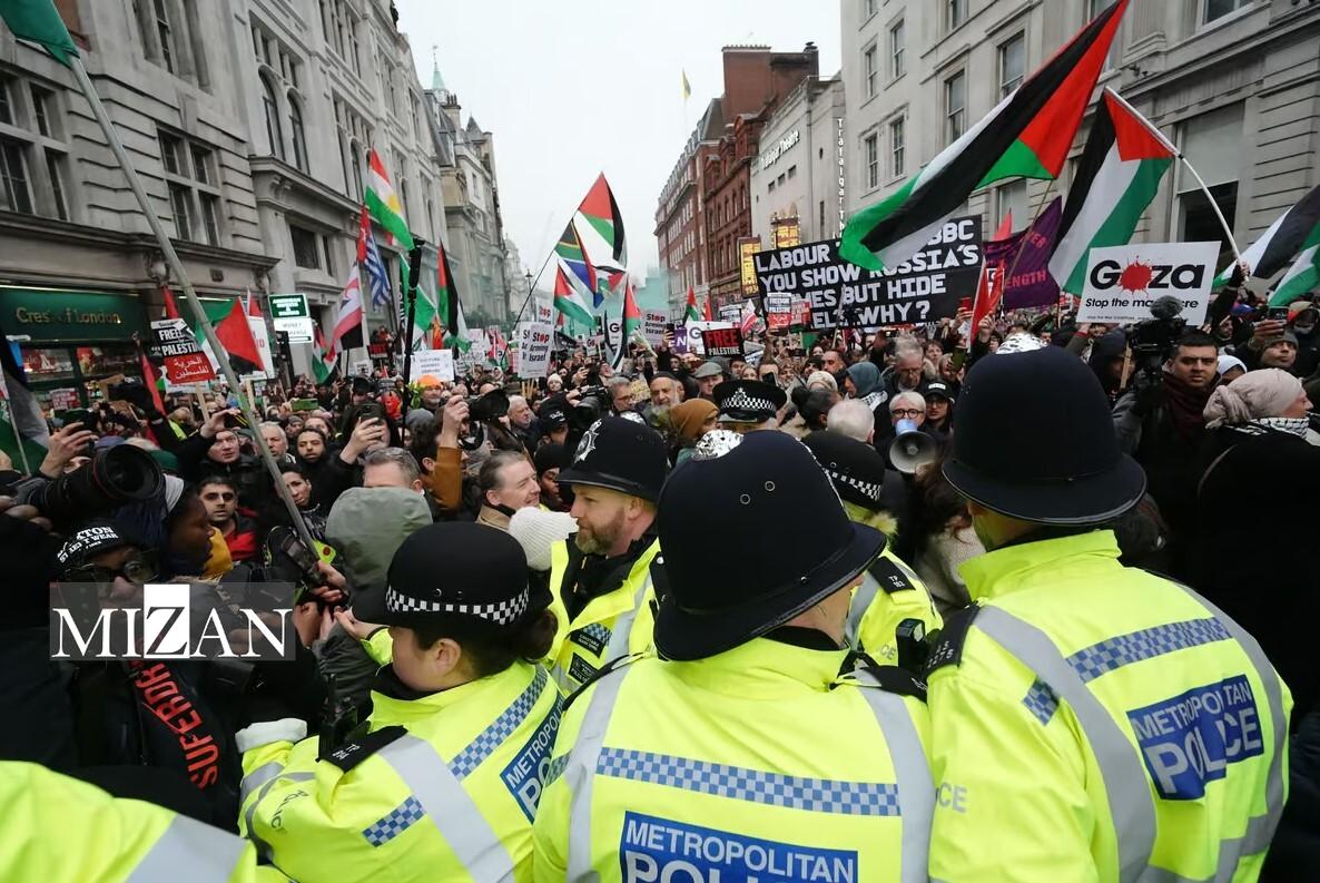 تظاهرات ضدصهیونیستی در لندن؛ پلیس بیش از ۷۰ نفر را بازداشت کرد تظاهرات ضدصهیونیستی در لندن؛ پلیس بیش از ۷۰ نفر را بازداشت کرد